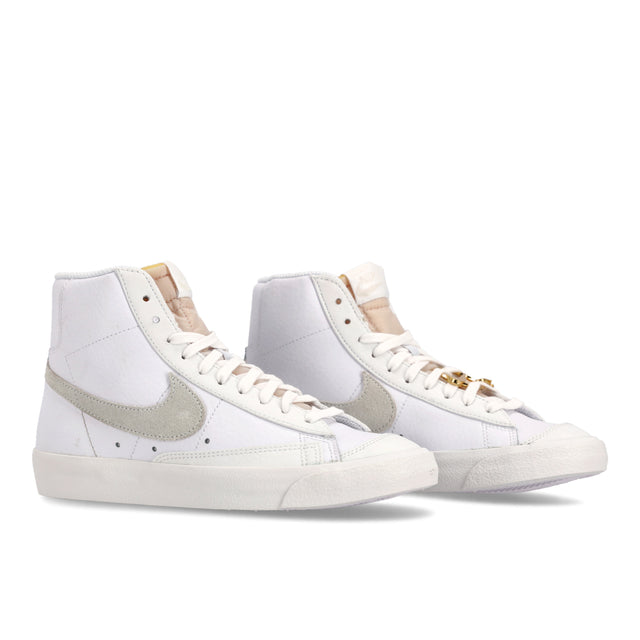W Blazer Mid 77